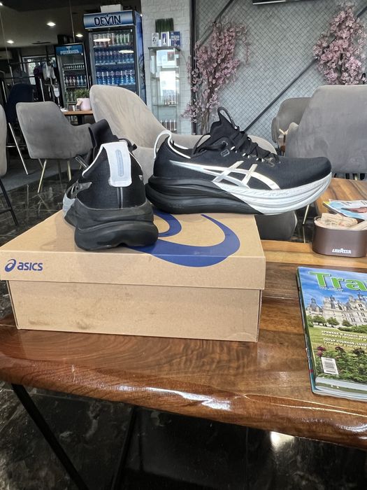 Asics Nimbus 28 PLATINUM