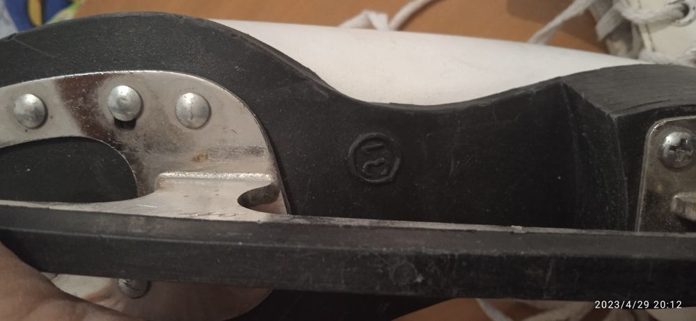 Продам коньки фигурные  для девочек