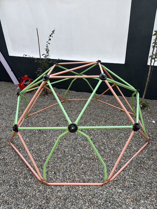Constructie metalica de catarat pentru copii