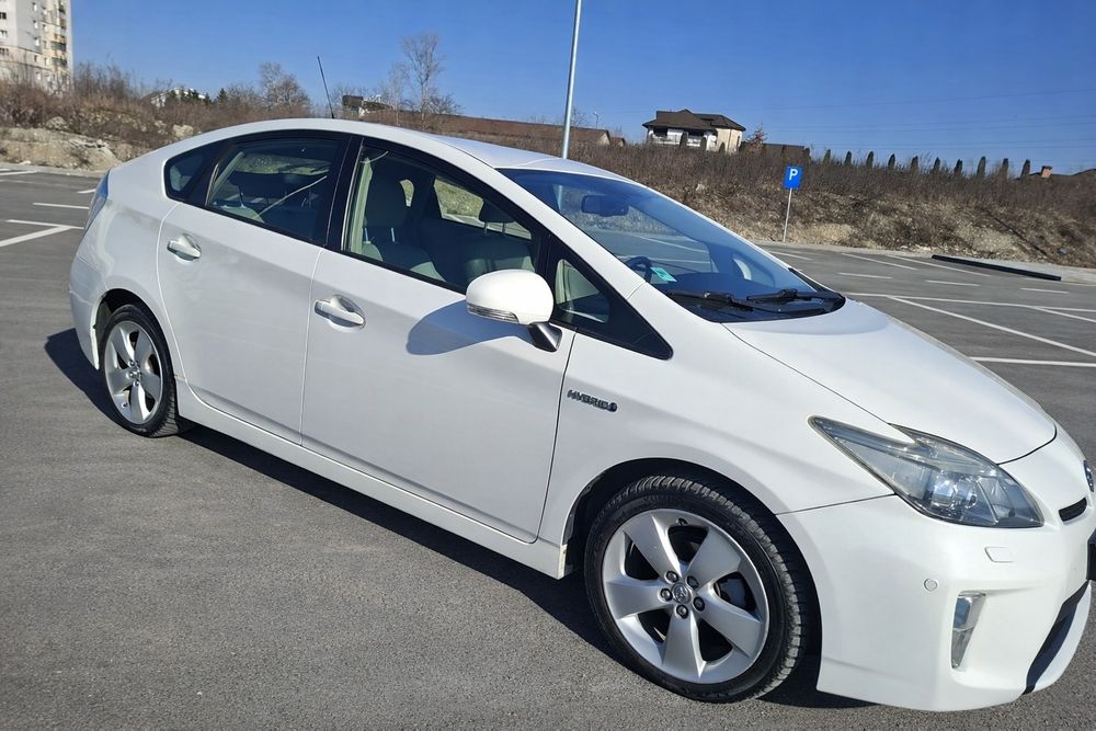 *Toyota Prius Hybrid 2013 • Automat • 244.000 km • Foarte economică