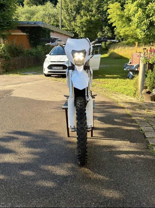 Vând Sur-Ron Storm Bee – stare impecabilă