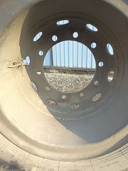 Продам колесо 12.00r20