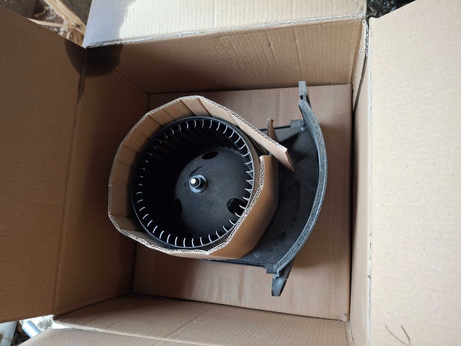 Se vine aerotermă habitaclu renault master , citroen etc , nefolosită