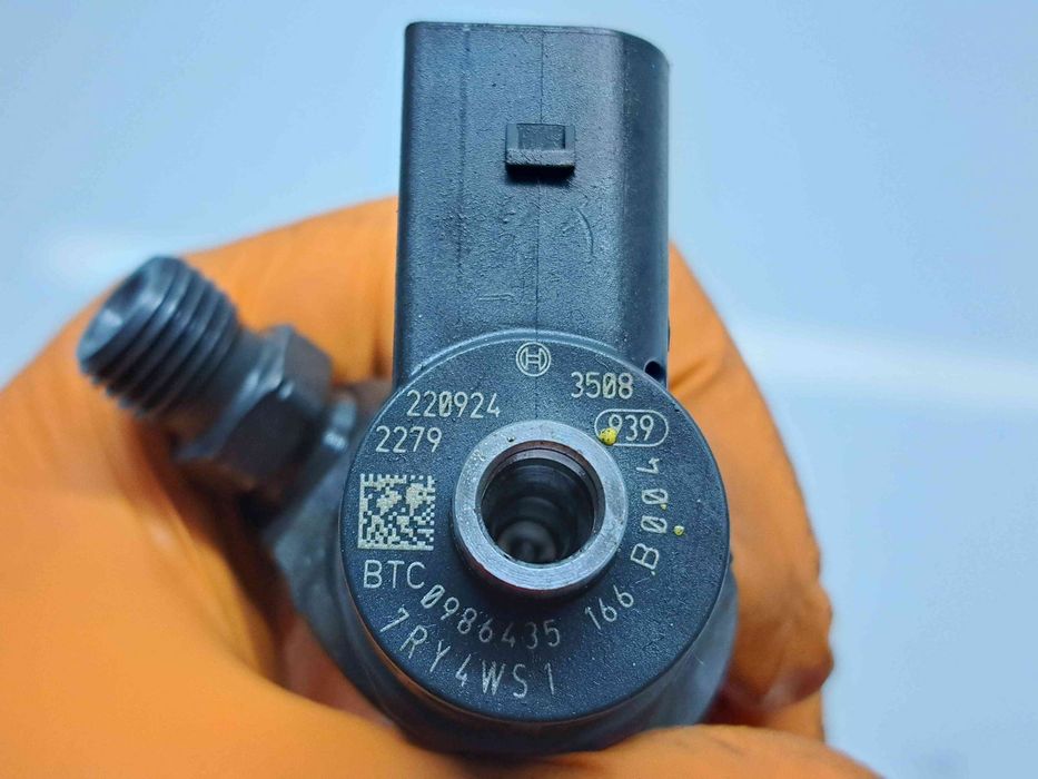 Injector  Volkswagen Passat CC (357) [Fabr 2008-2012] 0986435166 2.0 T