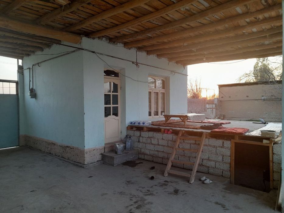 Hovli sotiladi 12 sotix