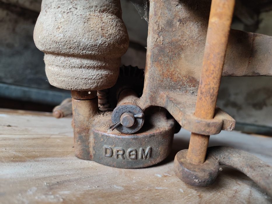 Pun la vanzare aceste  obiecte