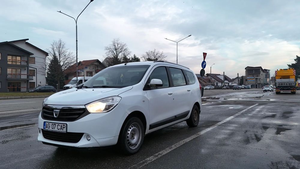Dacia Lodgy Dacia Lodgy, 7 locuri, benzina, motor 1.6SCE 2016
