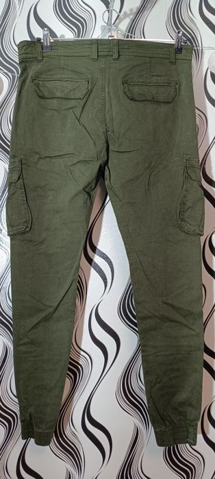 Зелени карго панталони