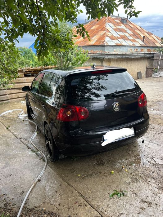 Vând Golf V 2 0 diesel