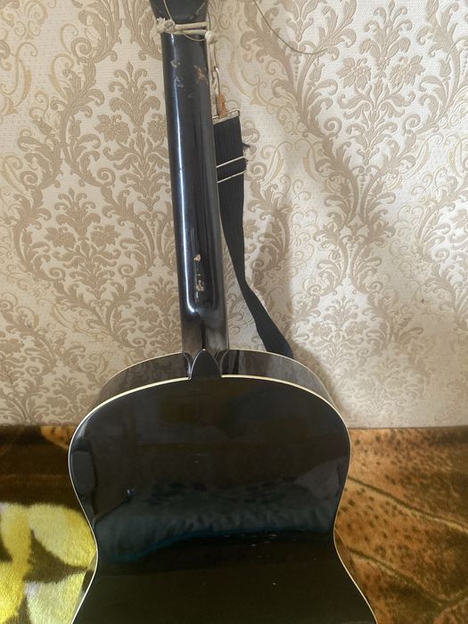 Продам гитару агнетху