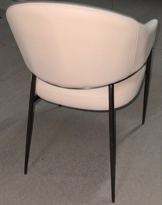 Продам комплект кухонных стульев