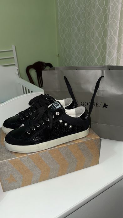 Продаю кеды Golden gosse