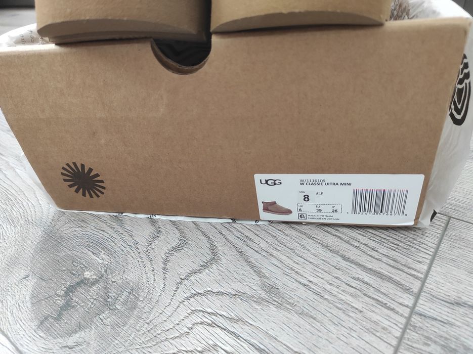 Vând Ugg marimea 37
