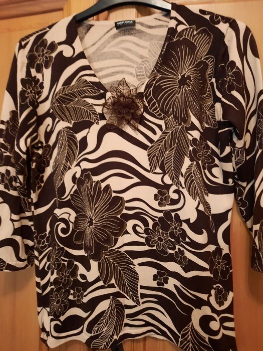 Frumos pulover Gerry Weber cu brosa asortata mărimea 40