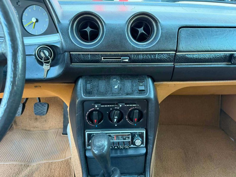 Mercedes-Benz 200 123