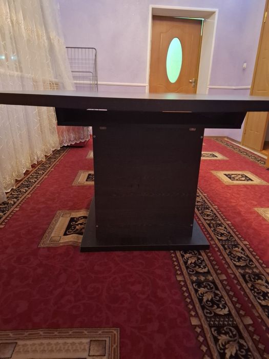 Стол новый из ламината.