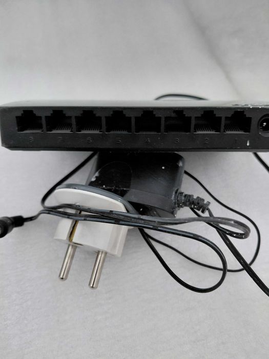 Свитч 8талик сотилади