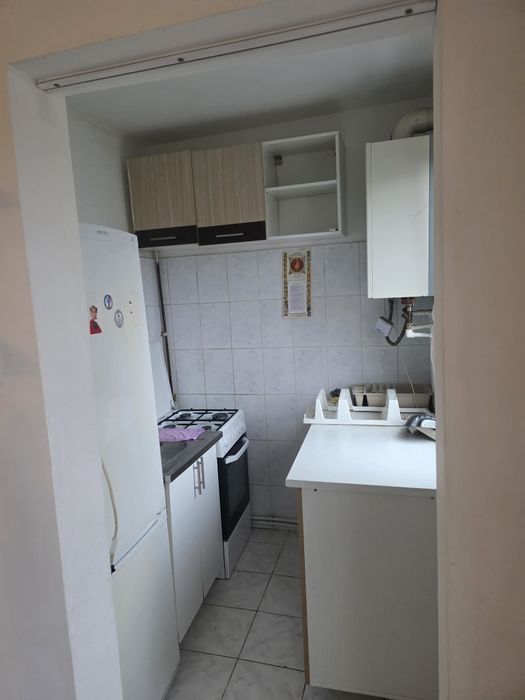 Închiriez apartament cu 3 camere, în Tătărași