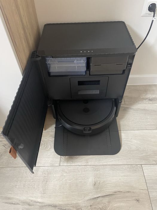 IRobot Combo 10 Max - робот прахосмукачка