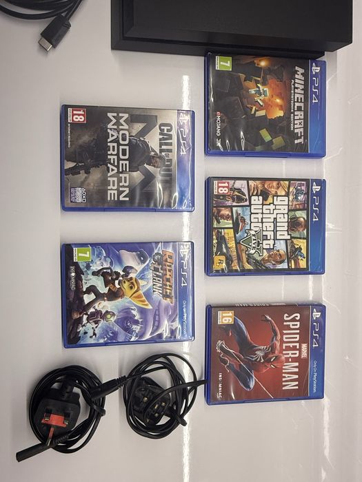 PS4 1TB + 5 игри