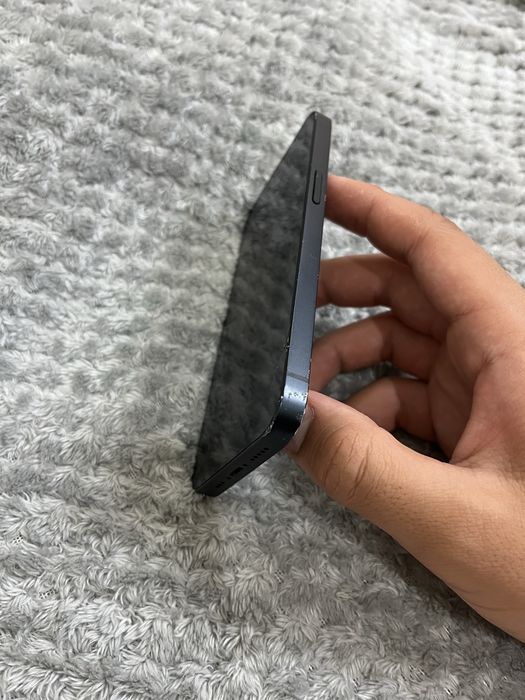 продам iPhone 13