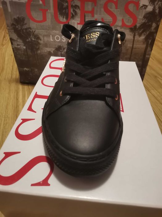 Дамски кецове Guess