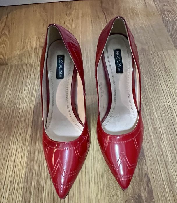 Pantofi stiletto roșii din lac Nissa – mărimea 38