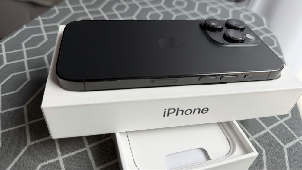 iPhone 14 pro 256 GB 87% baterie