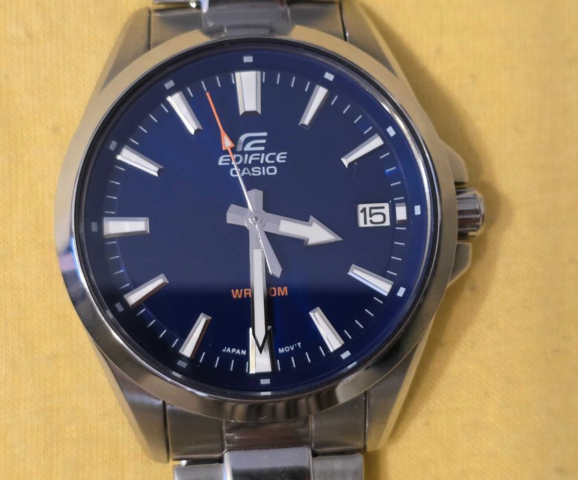 Ceas barbati Casio, quartz din otel inoxidabil, Argintiu/Albastru, impecabil, purtat o singura data.