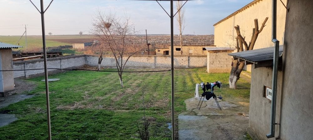 Nazarbekda uy sotiladi 12 sotix 4 sotix zahvti bor