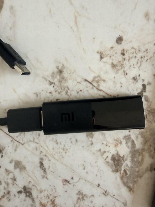 Медиаплеер  Xiaomi Mi TV Stick вместе с пультом