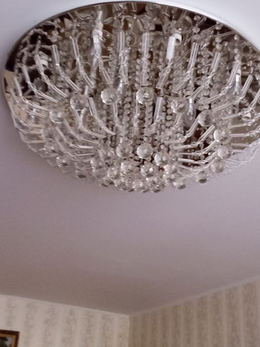 Люстра с пультом. 25000 тенге