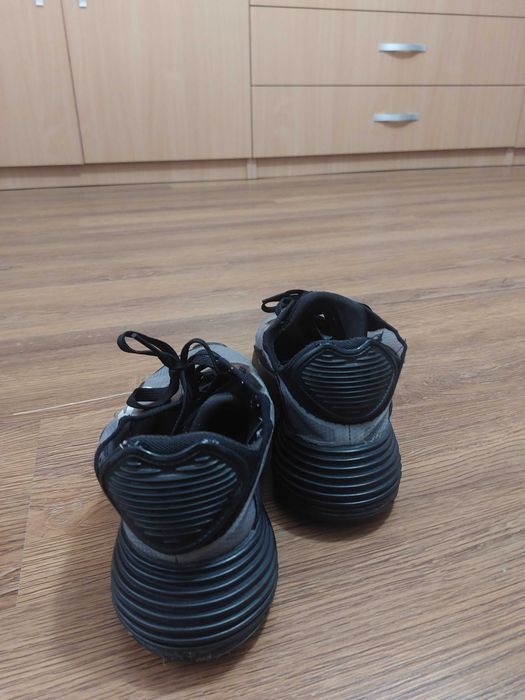 Adidasi NIKE femei, marimea 40