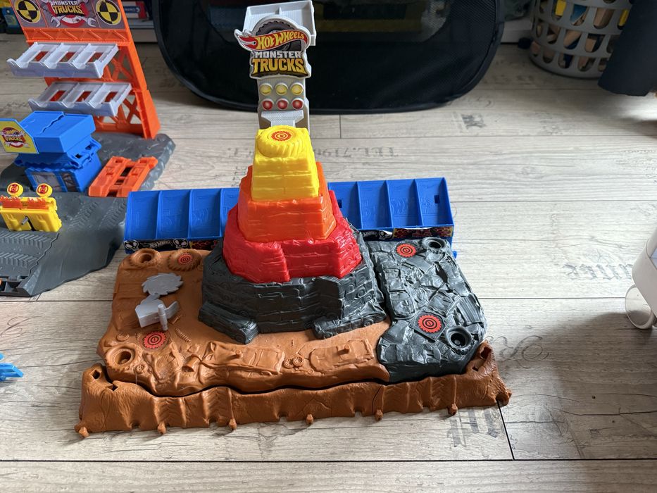 Hot wheels monster truck писти