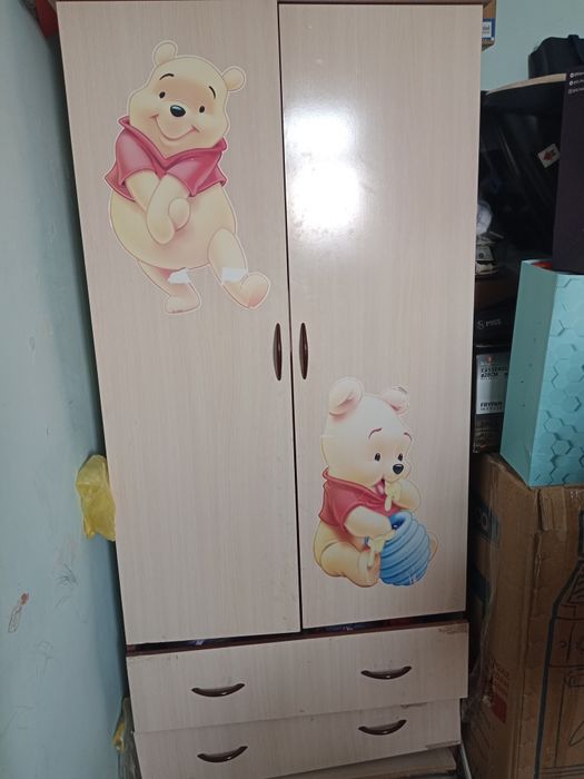 Mebel sotiladi 1200 minga karavat shkaf xolati yaxshi