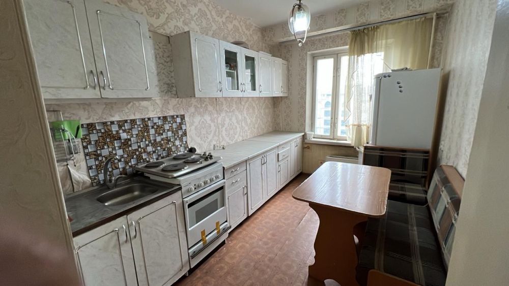 Стол книжка в гостиниую