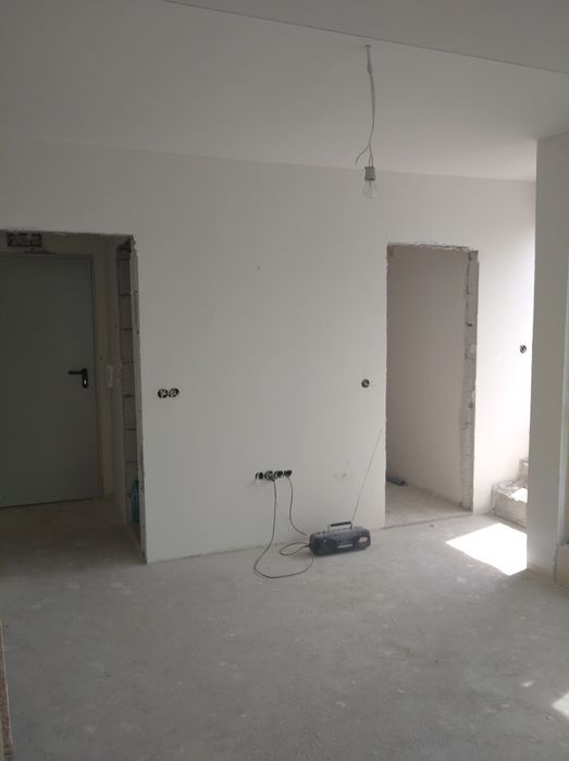 Продава се Двустаен апартамент в Варна, Погреби - 75 кв.м за 1467 €/кв.м - Снимка #2