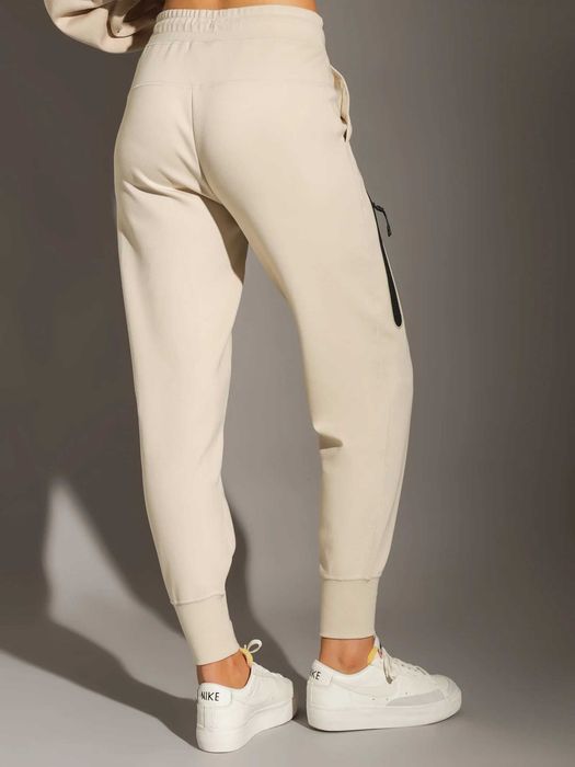 Nike Tech Fleece Jogger - Оригинално дамско долнище р-р 2XS-XS