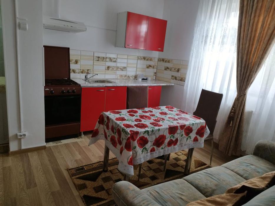 Inchiriez apartament