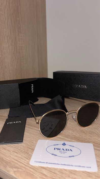 Ochelari de soare Prada