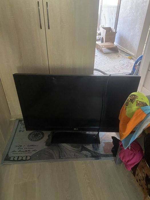 Продам большой телевизор не смарт LG