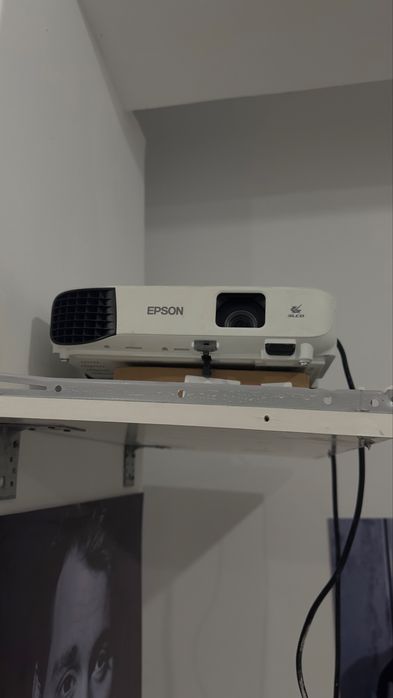 Проектор для просмотра фильмов, вам  телевизор не нужен