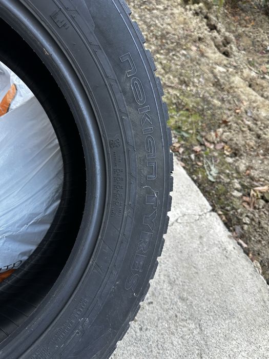 235/60R18 зимний шипованный.