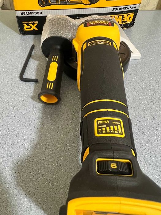Dewalt DCG409VSN с регулировкой оборотов