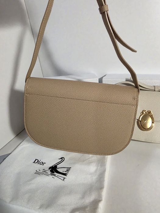 Налична чанта Dior Médaillon Beige