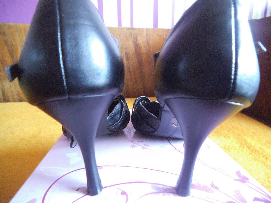 Дамски сандали номер 38-2 чифта