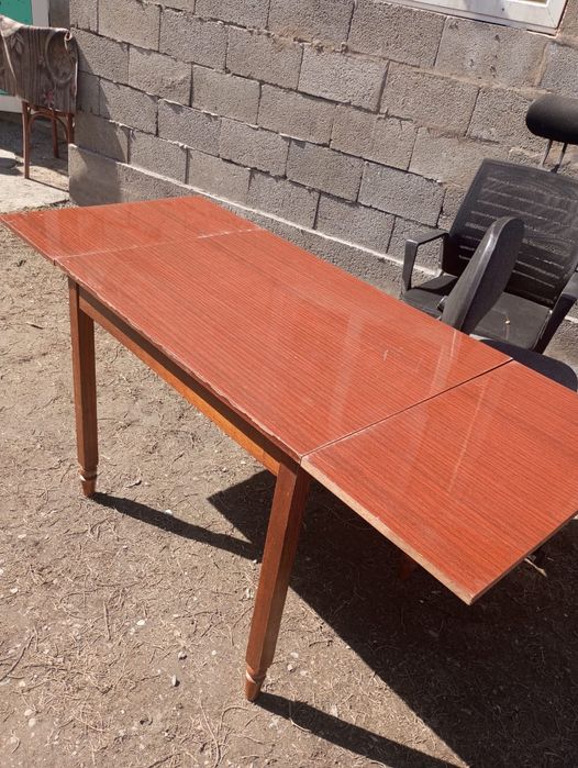 Продам стол для кухни