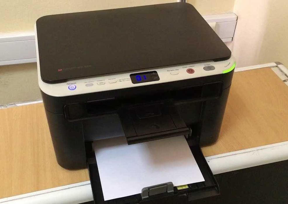 МФУ лазерный чернобелый Samsung SCX-3200 заправлен и работает хорошо