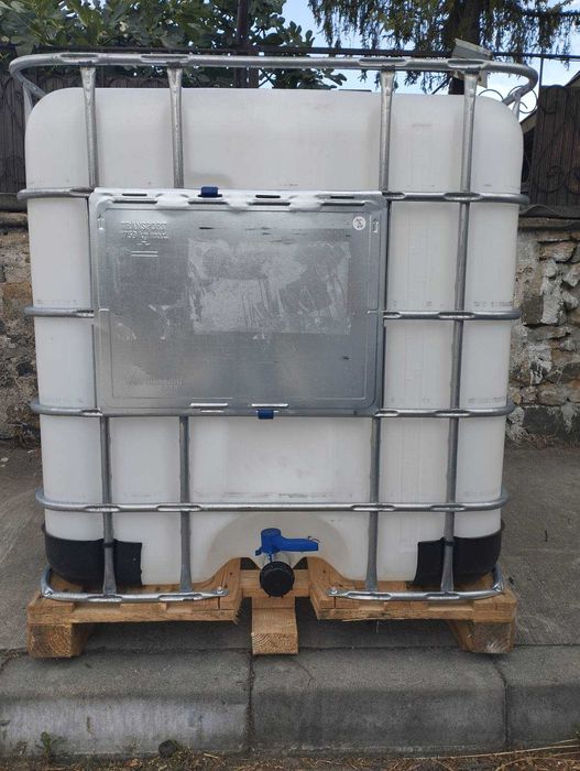 IBC бидони - 1000л за съхранение на течности