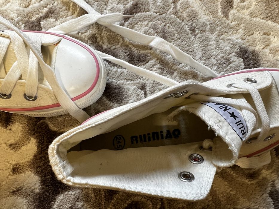 Продам женские кеды